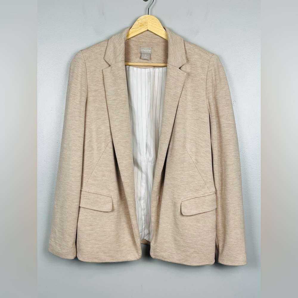 Chico’s oatmeal color knit lined lightweight blazer, size 0 = 4/6.